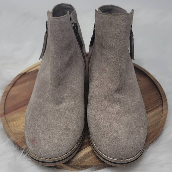 Blondo Women's Beige Nubuck Waterproof Zip Ankle Bootie Boot 7.5M - Picture 1 of 8